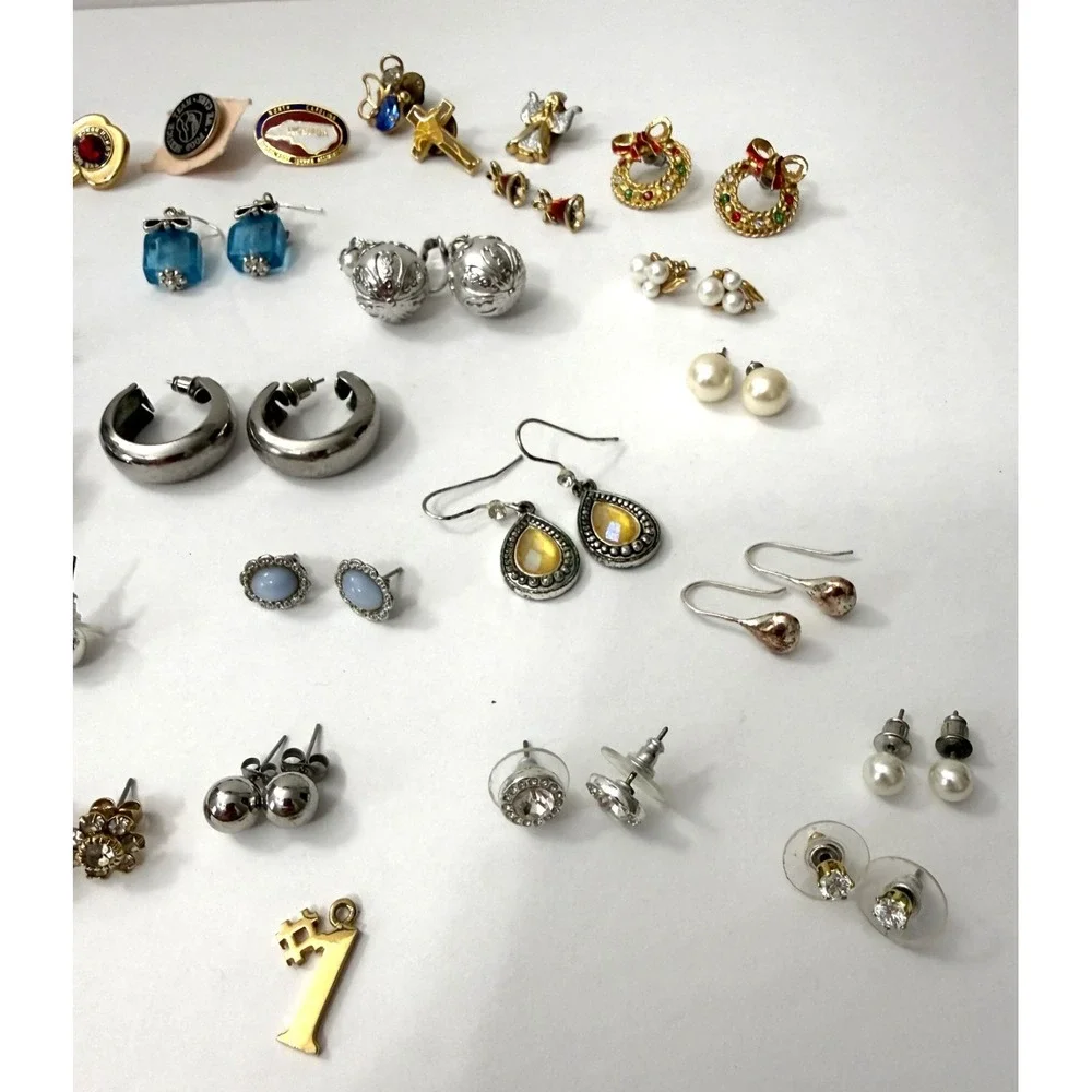Lot of Vintage Costume Jewelry Rings Pins Earrings 33 Pieces